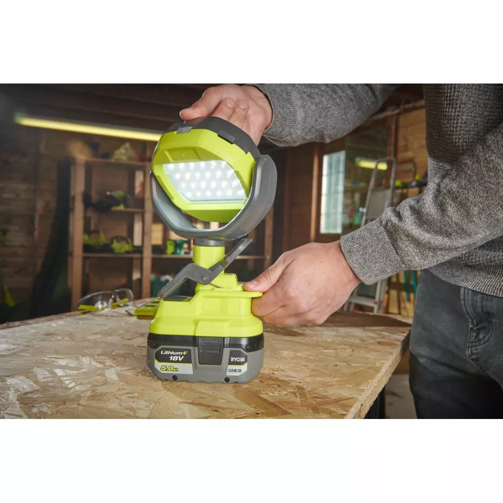 Ryobi 18V LED-lampe Med Klemme - RLCL18-0 4 Ryobi 18V LED-lampe Med Klemme - RLCL18-0 - Billede 2